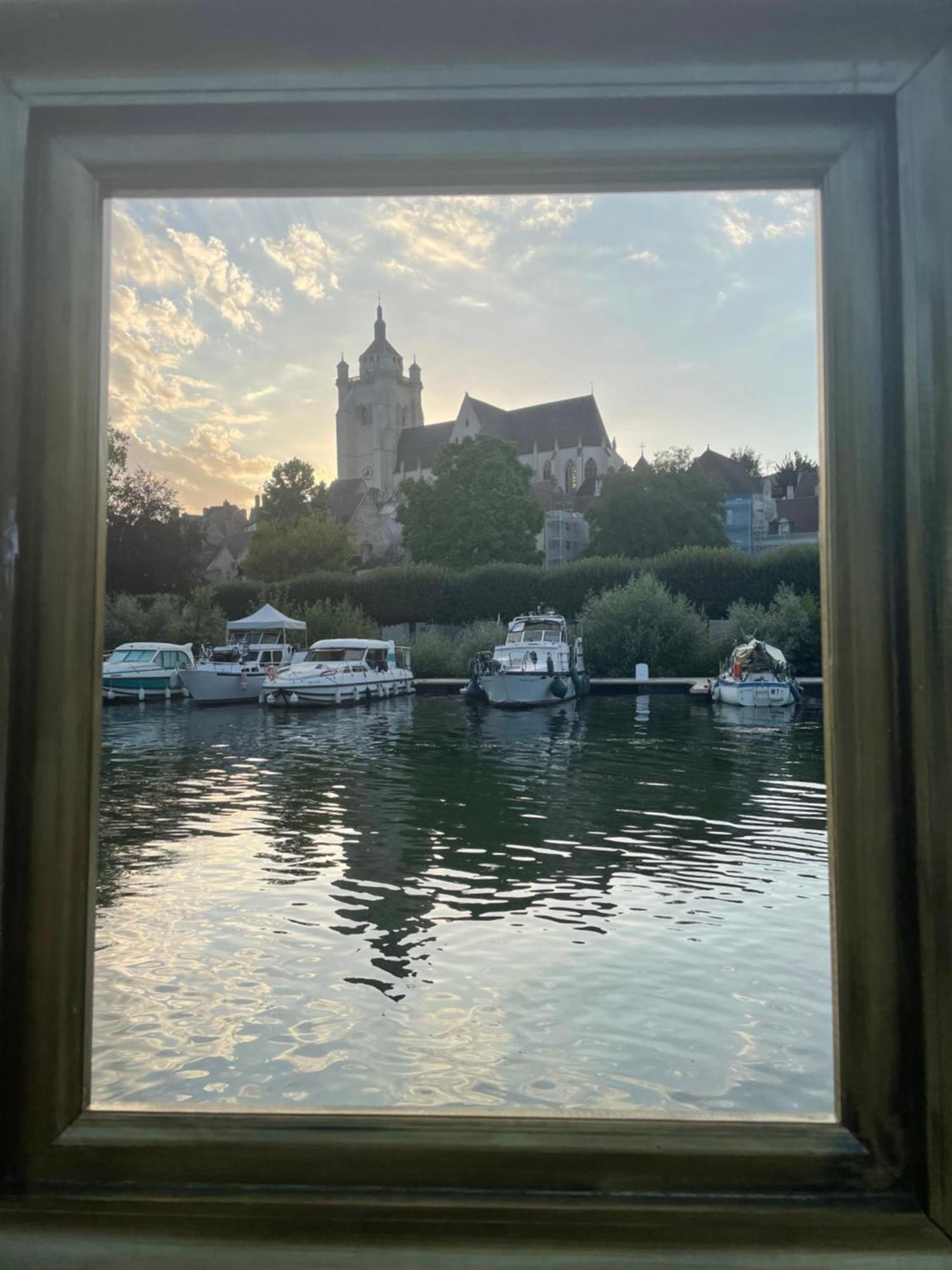 « Au Coeur De Dole » Apartment Bagian luar foto